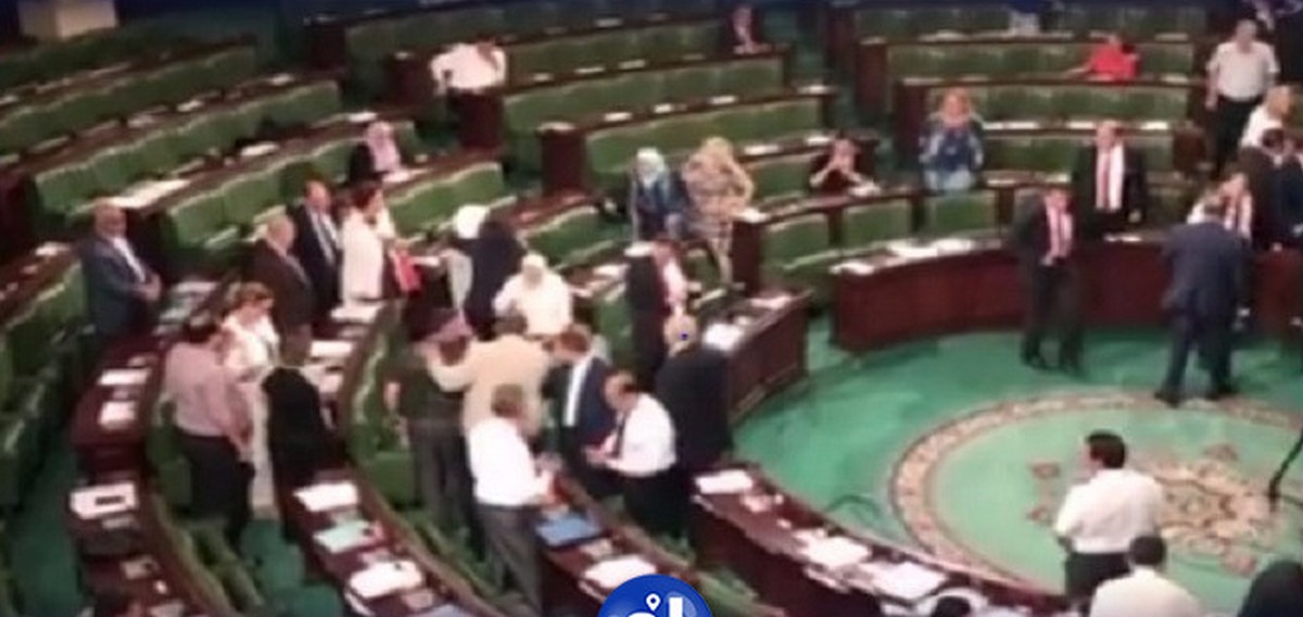 عبير موسي وكتلتها يتسببان بالفوضى والتشويش على الجلسة العامة بالبرلمان