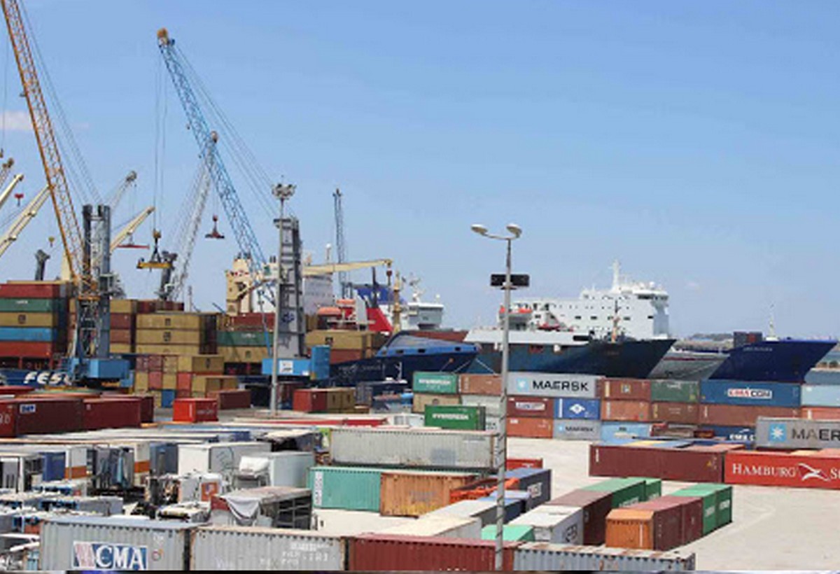 وفاة شاب وتعرّض آخر لاصابات إثر سقوطهما من فوق حاوية بميناء رادس