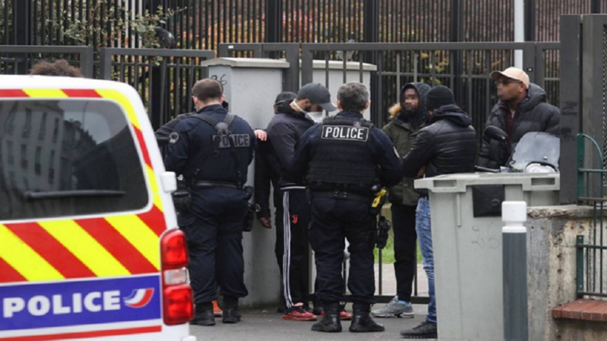 الشرطة الفرنسية تقتل مهاجراً مصرياً برصاصة في الرأس