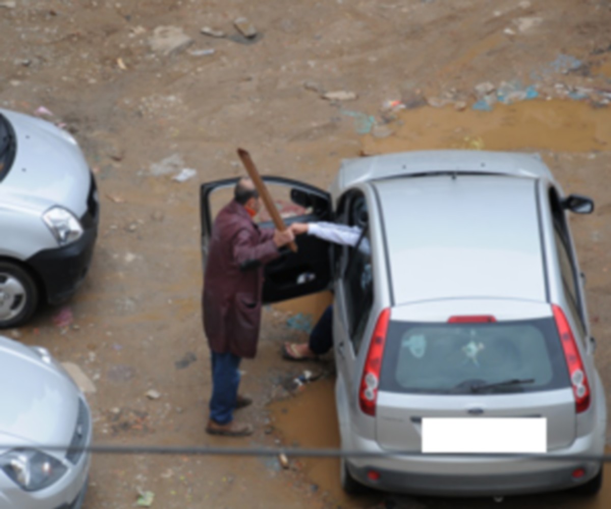 صفاقس : أصحاب السيارات ضحايا باندية الباركينغ والسلطة لا تتحرّك