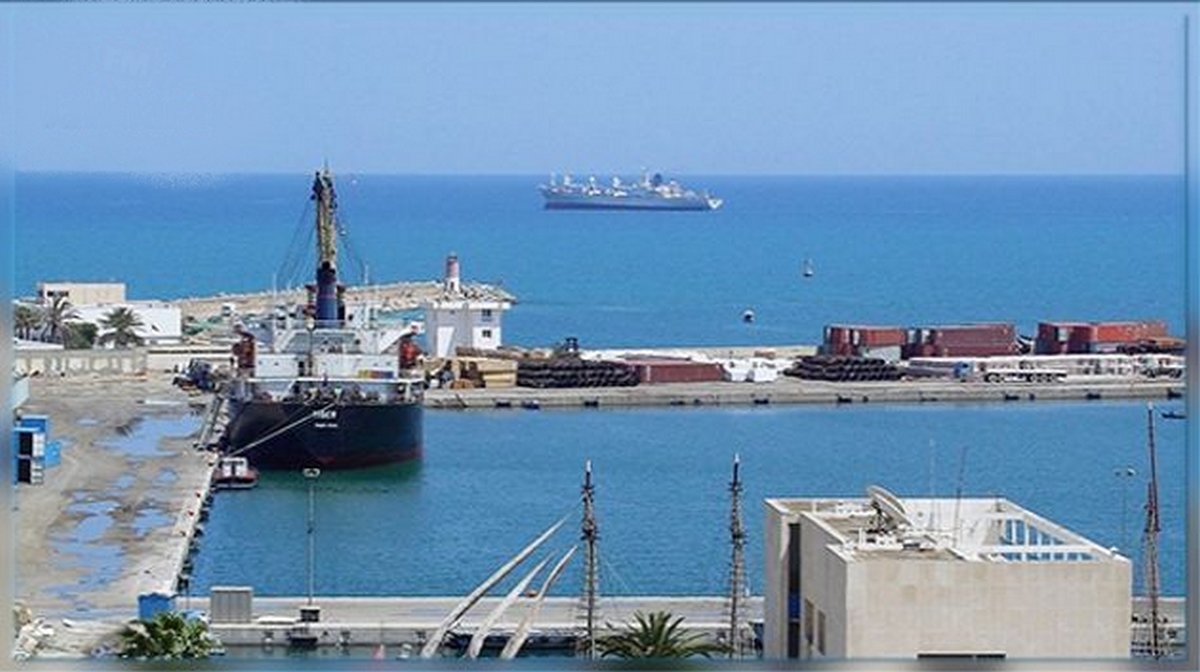تحركات احتجاجية للبحارة وغلق ميناء رادس وصفاقس التجاري