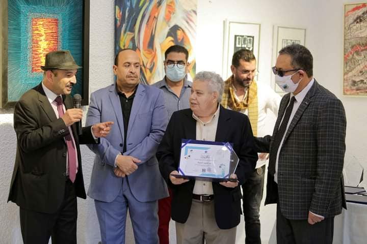 تكريم الفنان عبد اللطيف الحشيشة من طرف اتحاد الفنانين التشكيليين التونسيين بالمعهد العالي للفنون والحرف بصفاقس