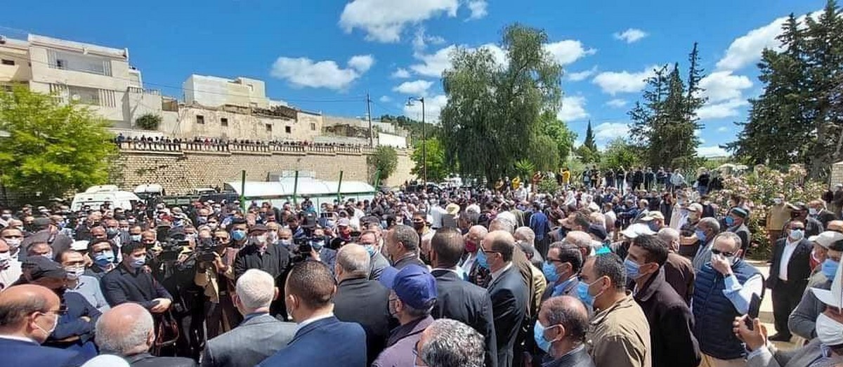 في تونس  فقط : حتى في  الموت والجنائز ناس فرض  وناس  سنّة