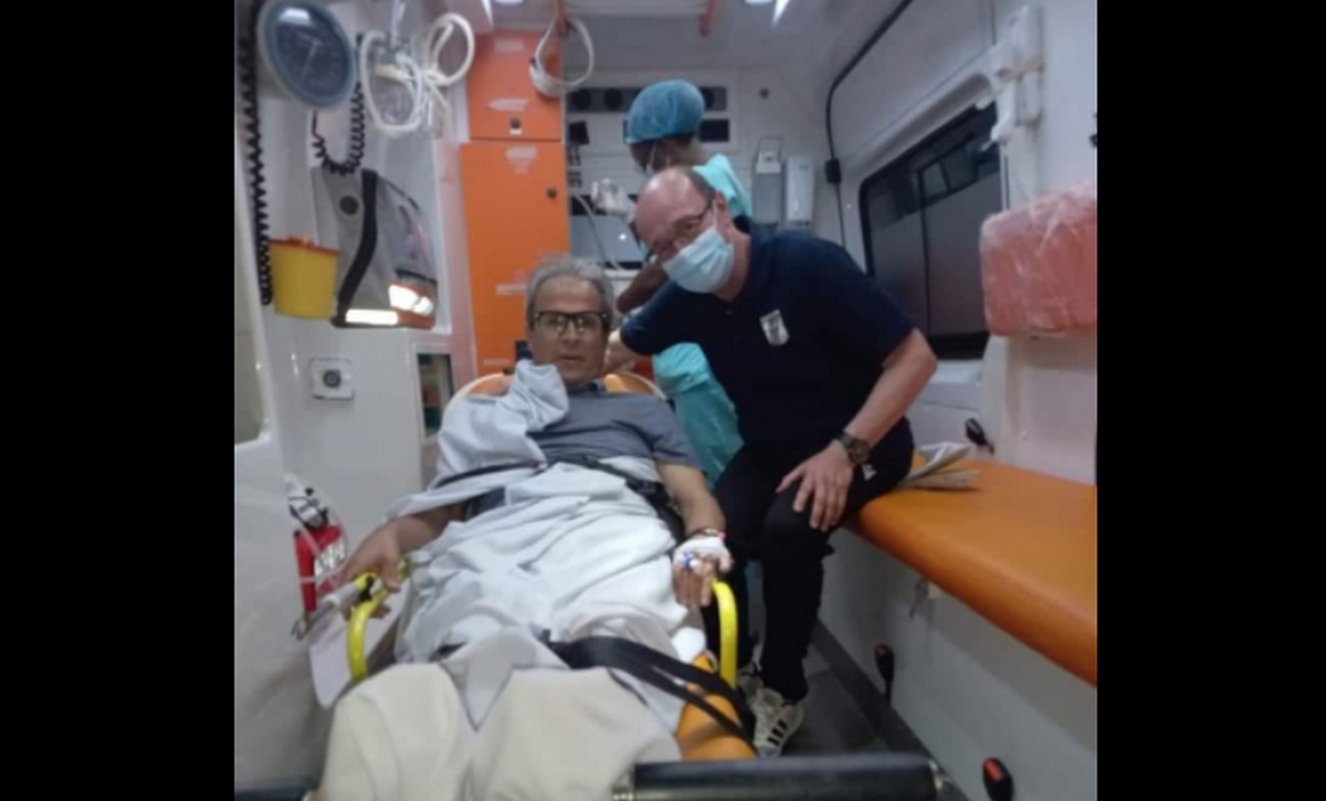 المنصف خماخم يُواصل العلاج في فرنسا