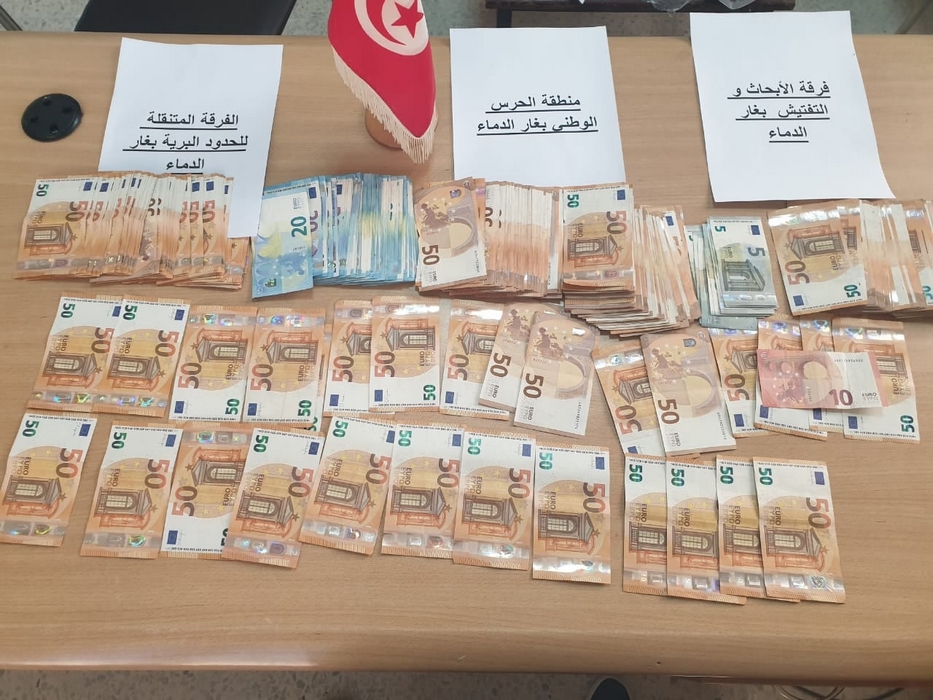 غار الدماء: ضبط شاحنة خفيفة داخلها 18 ألف أورو