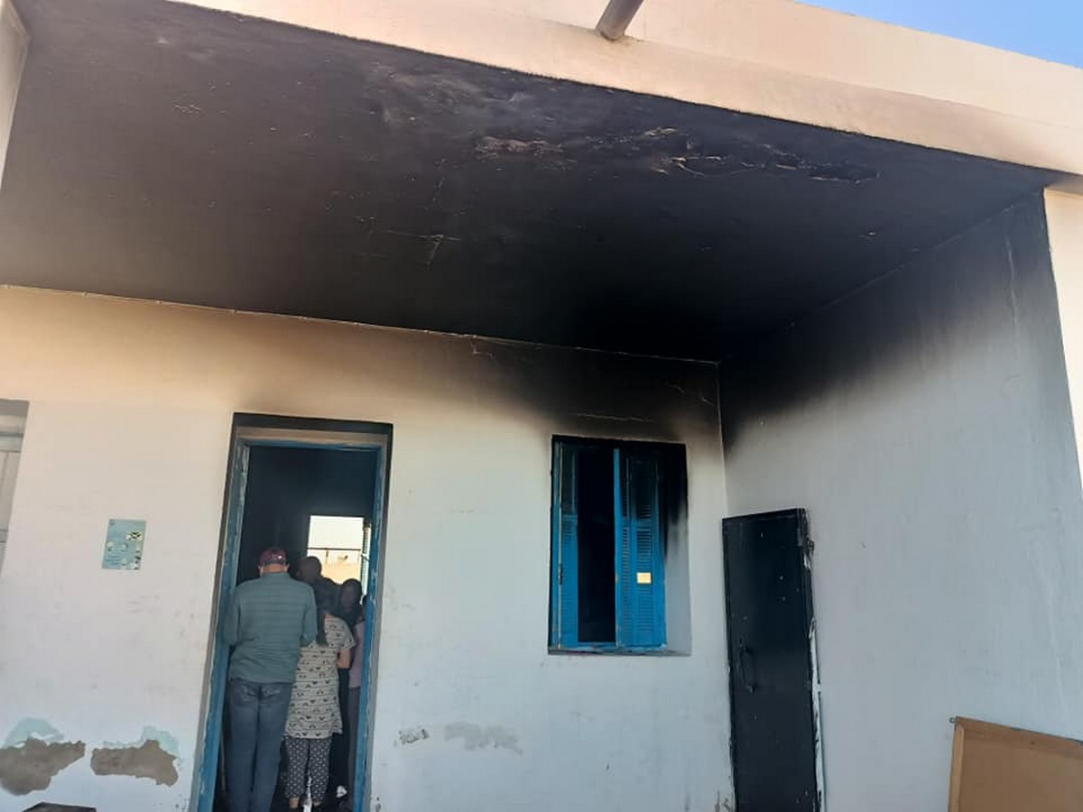 بالصور:عملية حرق غريبة بالمدرسة الابتدائيّة الحي الحديد بطريق  سيدي  منصور