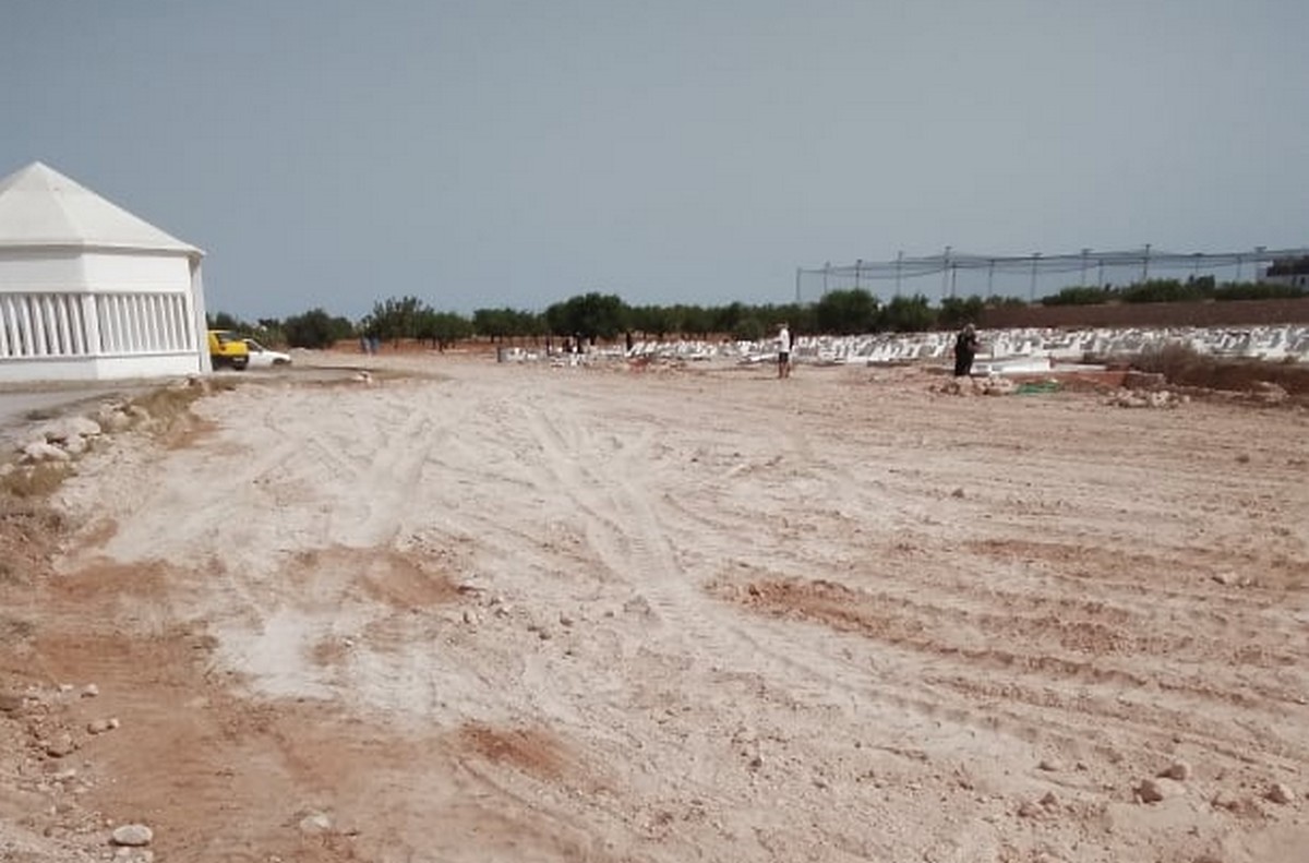 بلديّة ساقية  الزيت تواصل حملة النظافة بالمقابر