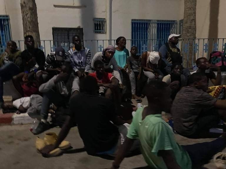 صفاقس : مقتل مهاجر افريقي في هجوم نفذه 7 شبان في منطقة الحفارة.