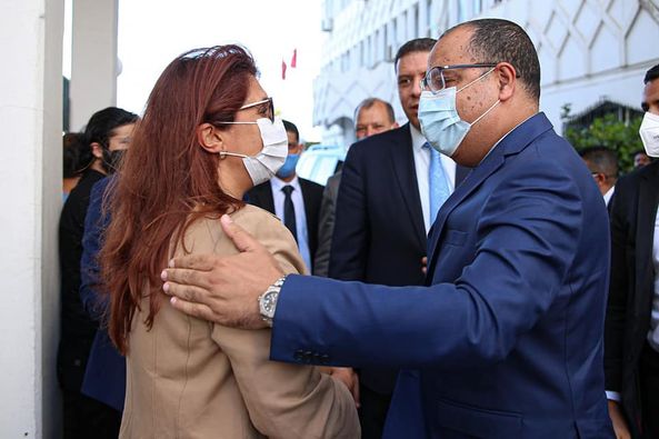 رئيس الحكومة يعبر عن تضامنه مع وزيرة التعليم العالي والبحث العلمي