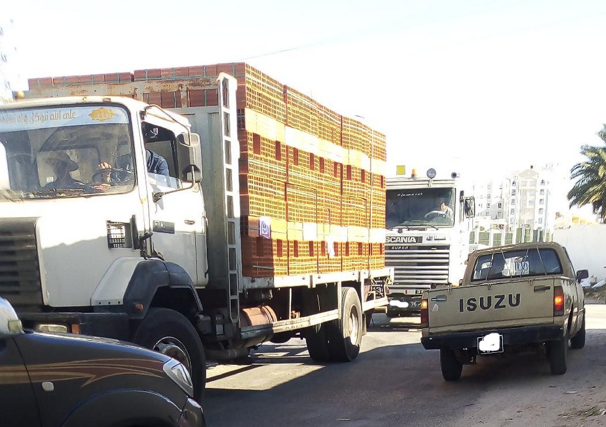 صفاقس : البلدية تُذكّر بمنع جولان الشاحنات الثقيلة