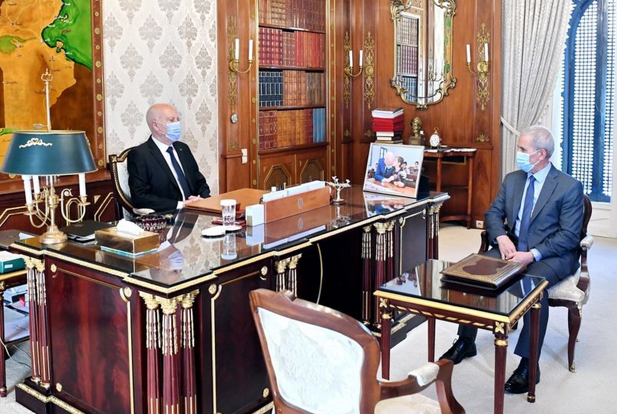 وزير الدفاع الوطني يحسم الجدل: الهبة الألمانية 25 آلة تنفس اصطناعي