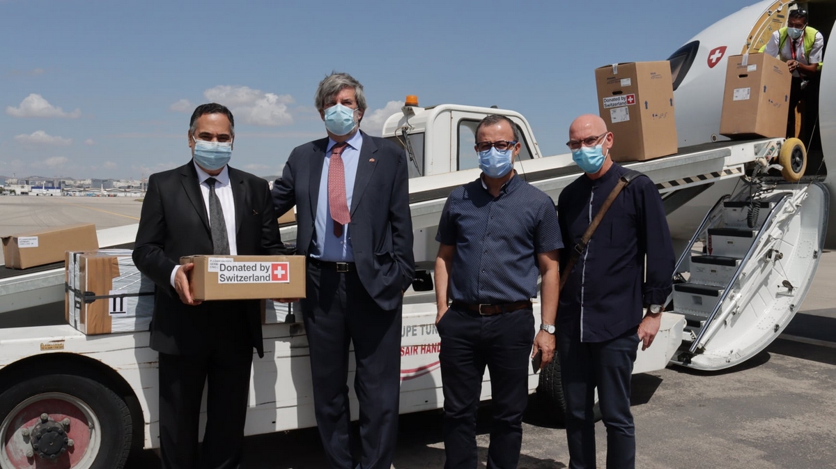 سويسرا ترسل طائرة بقيمة مليون دينار محملة بالتجهيزات الطبية إلى تونس