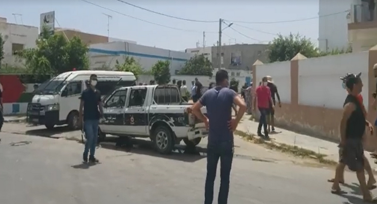 صفاقس الأمن يُطوق مقر حركة النهضة ويمنع المتظاهرين من الوصول إليه