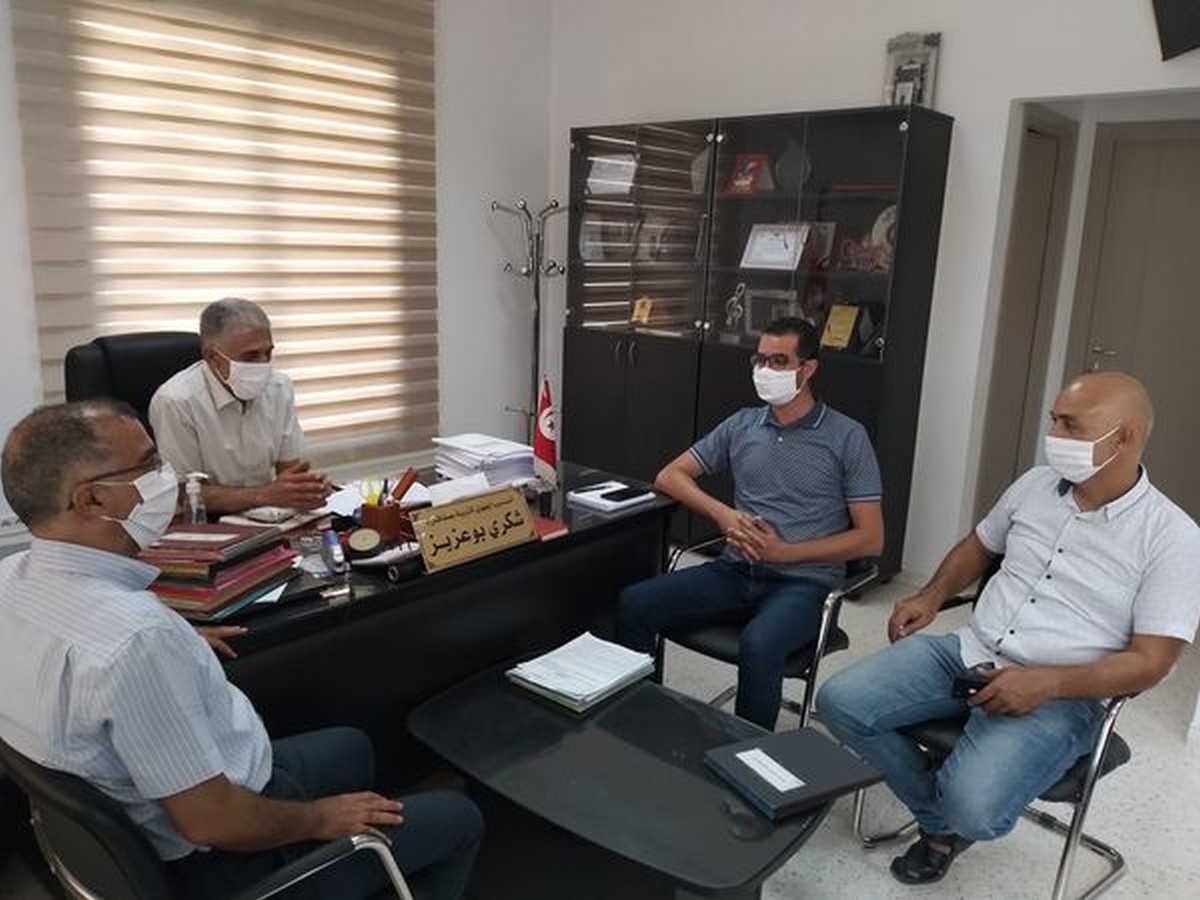 جلسة عمل  في  مندوبية  التربية  صفاقس 2  للنظر  في عديد المشاريع