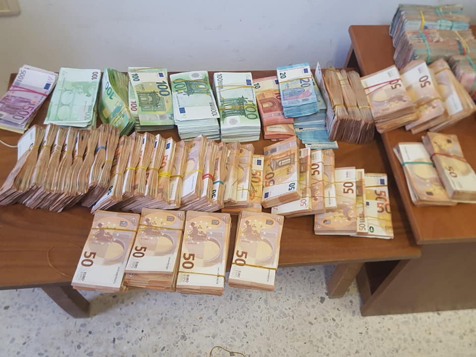 مصالح الحرس الديواني بسوسة تحبط محاولة تهريب مبلغ من العملة الأجنبية بقيمة 319 ألف دينار.
