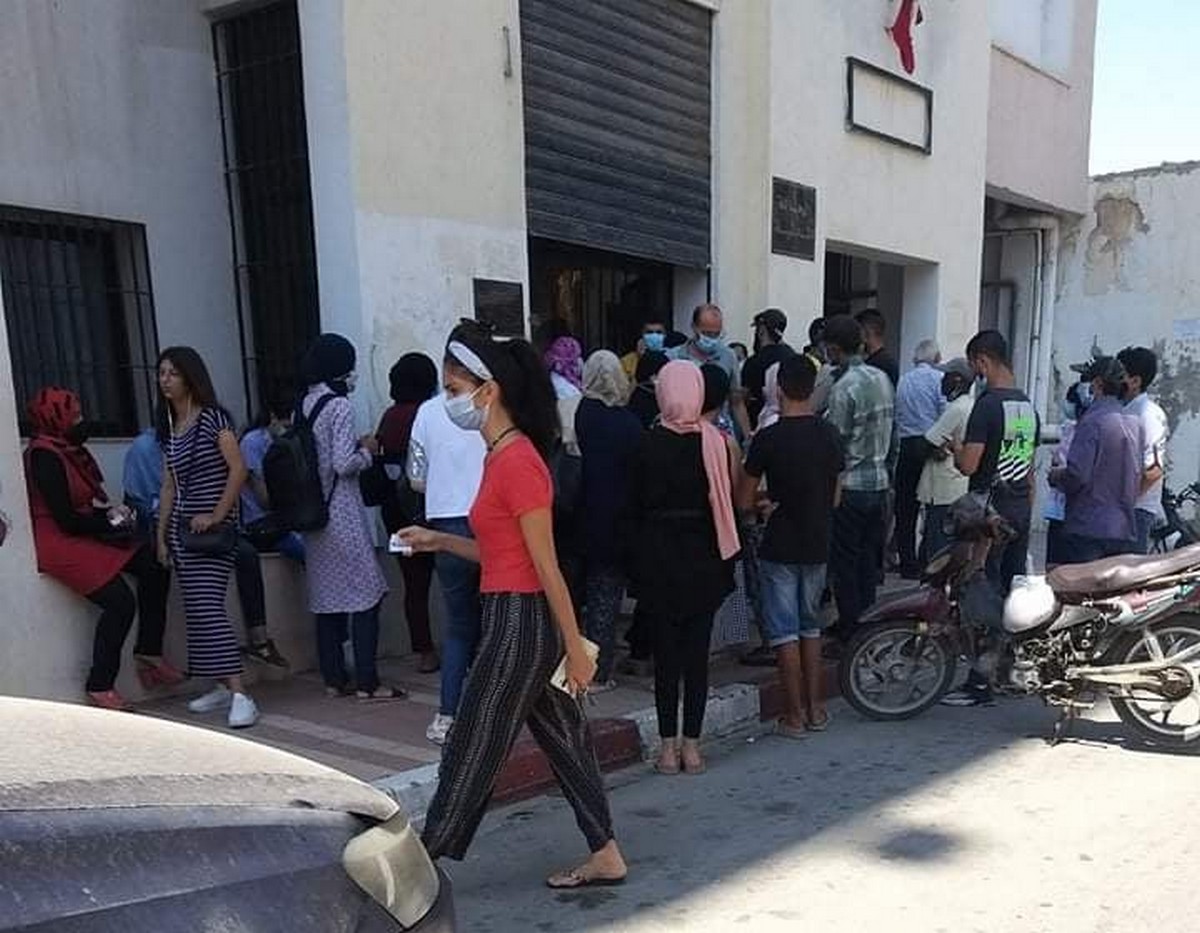 صفاقس  إزدحام  كبير أمام  مصلحة الحالة المدنيّة