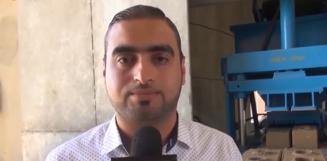 صفاقس : الشاب عمر السليمي ينجح في تحويل  رمال الصحراء إلى مادّة للبناء