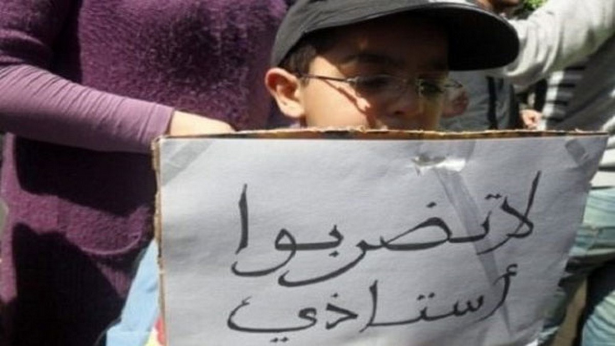 وليّات تعتدين بالضرب على معلّمة في  القصرين