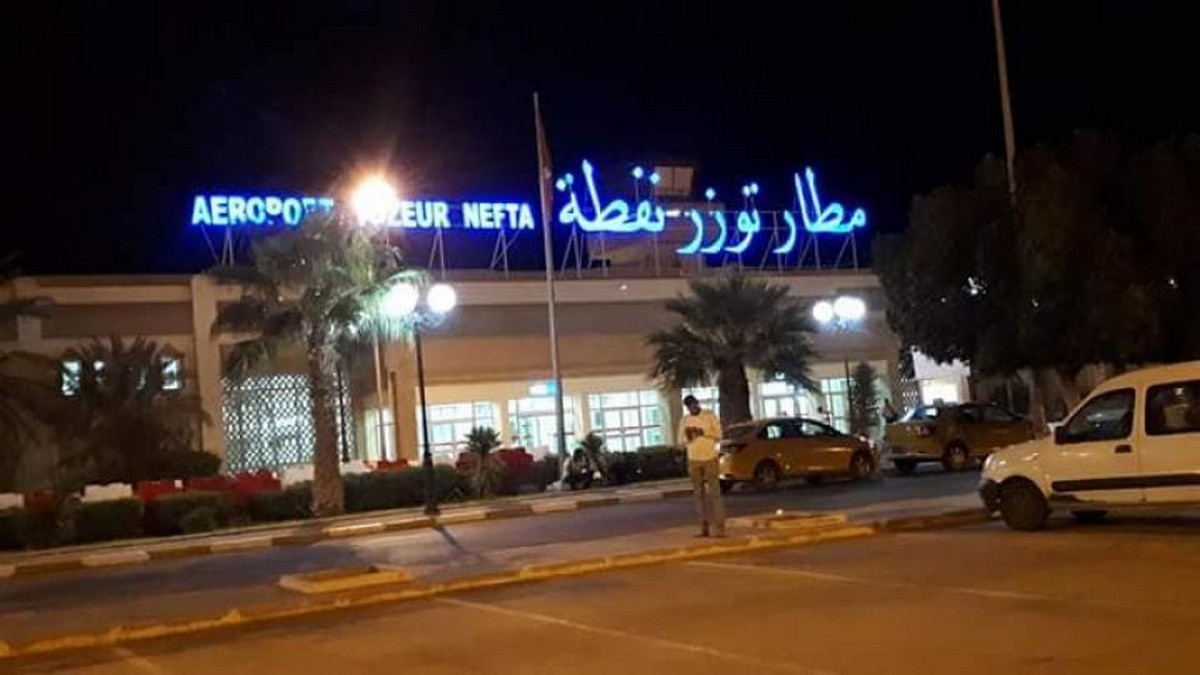 إمكانية إحداث خطّ جوّي بين توزر وباريس