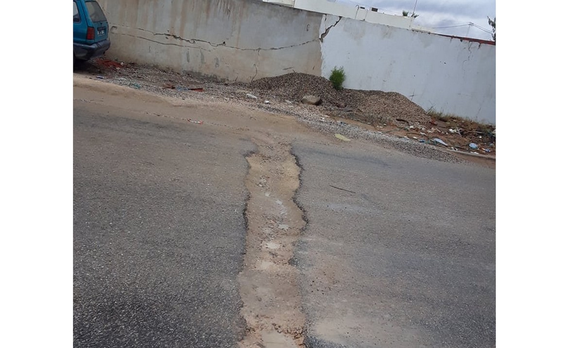 صفاقس : خندق يشق زنقة مظفر قرب حضيرة بناء بساقية الدائر