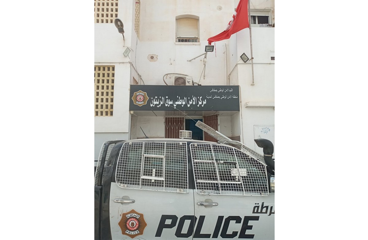 مركز الامن الوطني بسوق الزيتون يوقع بالمتحيل من اجل مساعدة الغير للتدخل لفائدة جهات قضائية .