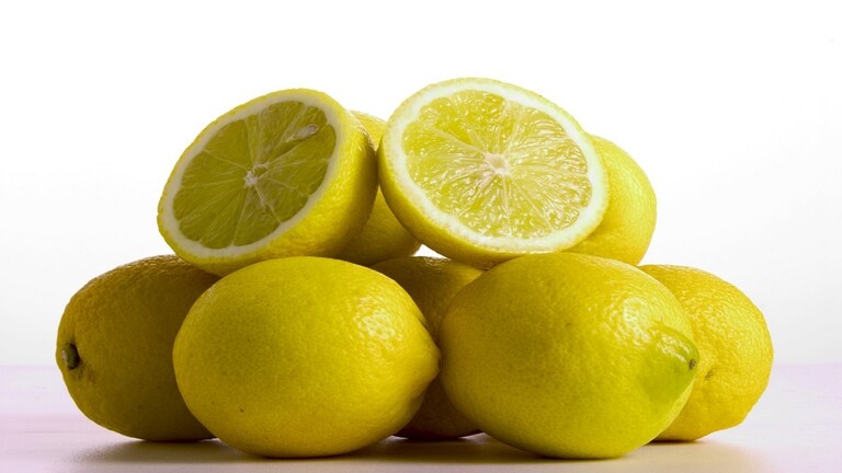 خبيرة تغذية : الليمون مفيد ولكن ليس للجميع