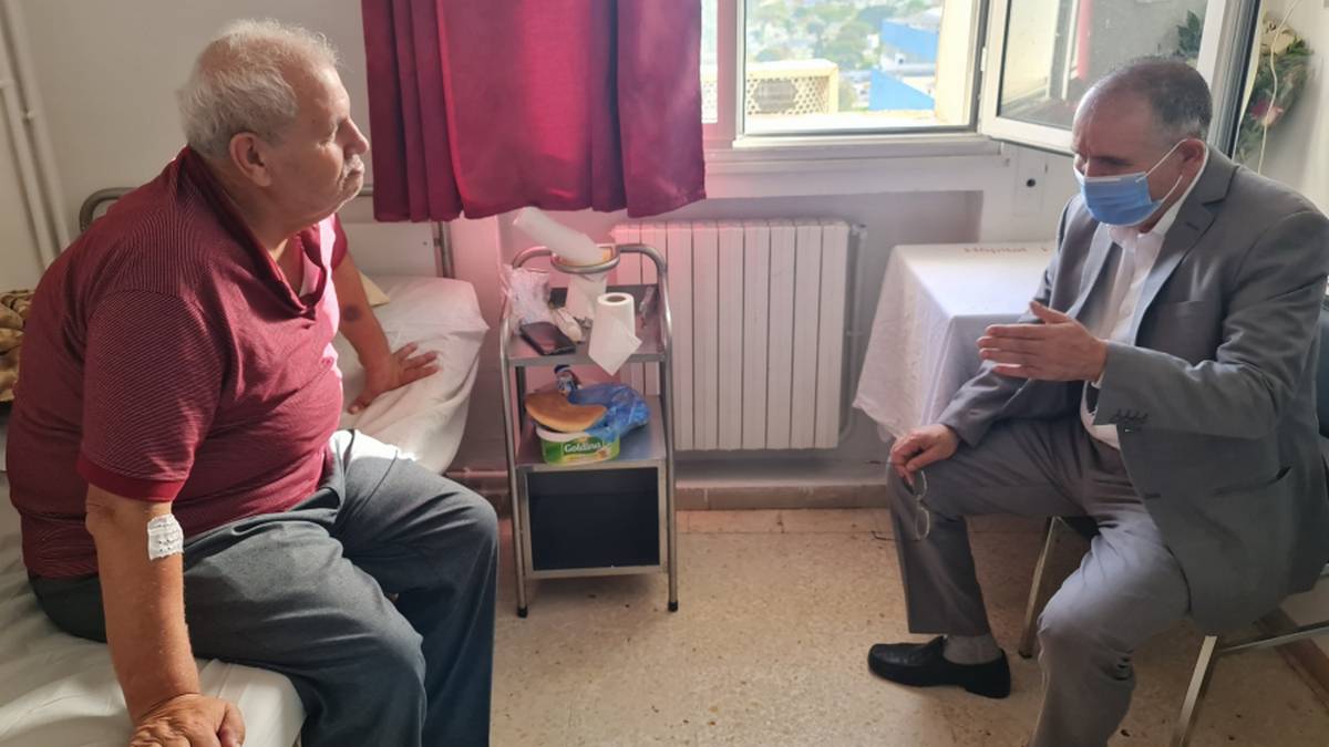مصطفى بن أحمد يقرّر مغادرة المستشفى وإنهاء الاعتصام إثر زيارة الطبوبي