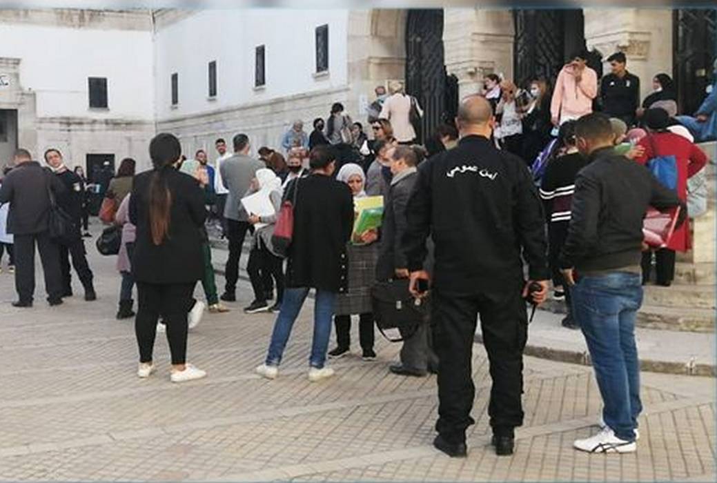 تنفيذ وقفة احتجاجية بالمحكمة الابتدائية بتونس