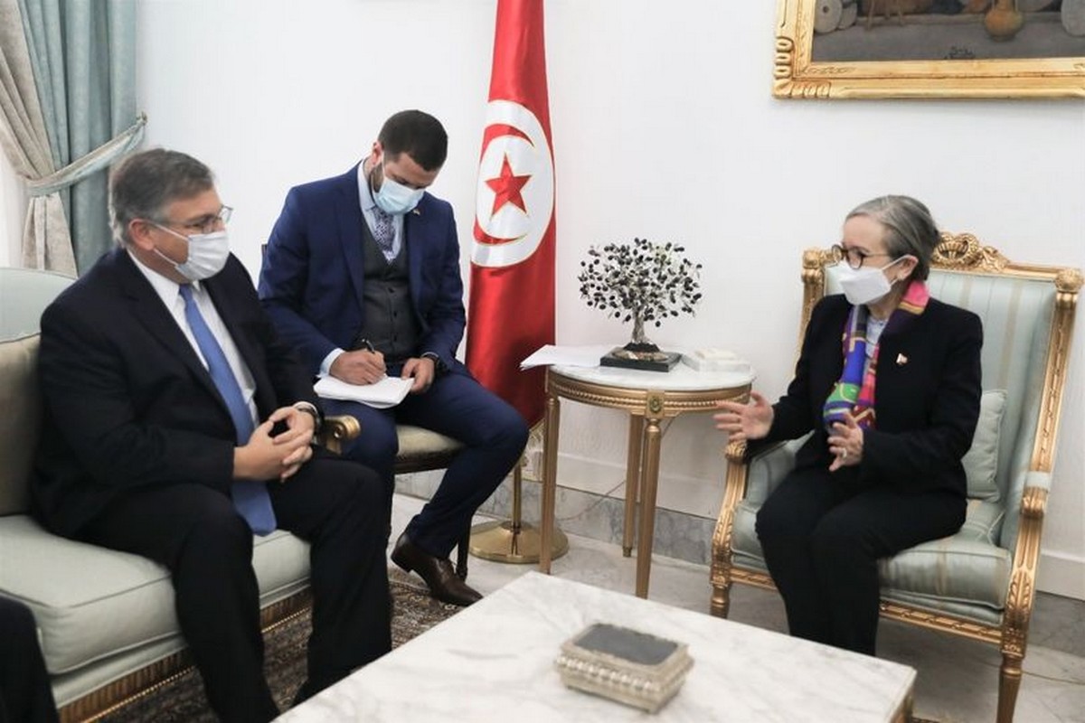 رئيسة الحكومة تستقبل السفير الأمريكي بتونس