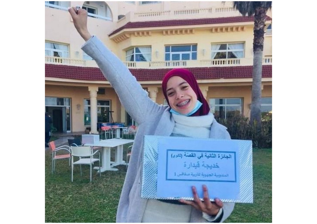 تأّلق تلميذة معهد الحي بصفاقس خديجة قيدارة في الملتقى الوطني للإبداع الأدبي في مجال القصة