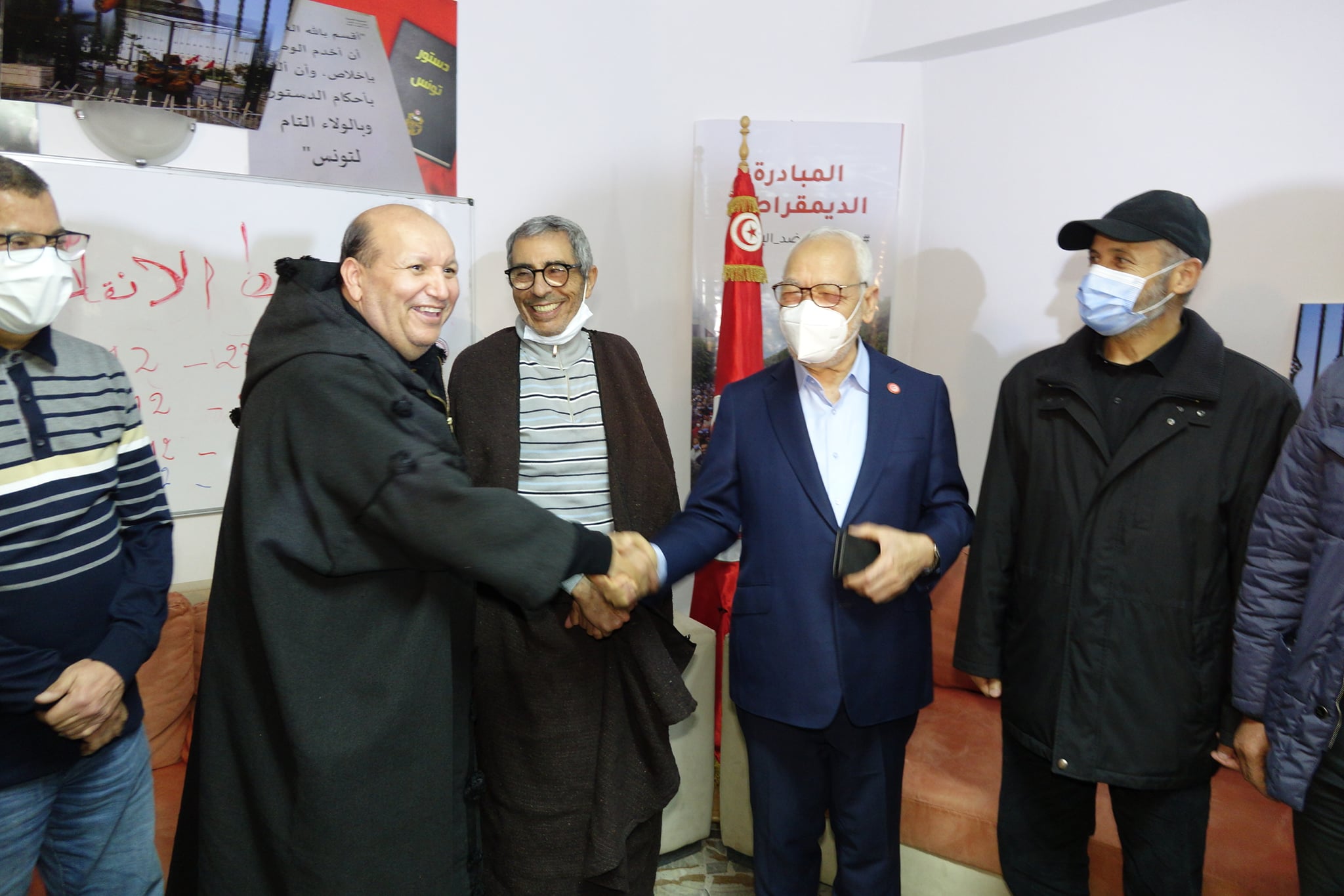 الغنوشي يزور مقر إضراب الجوع ويلتقي ثلة من المُضربين