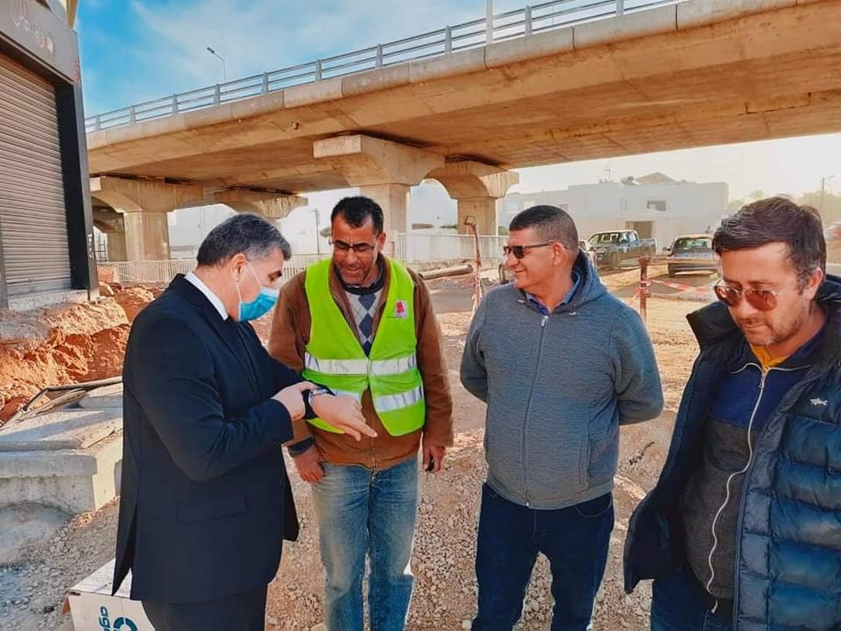 والي  صفاقس  يتفقد تقدم  اشغال الممرّ العلوي  بطريق  العين