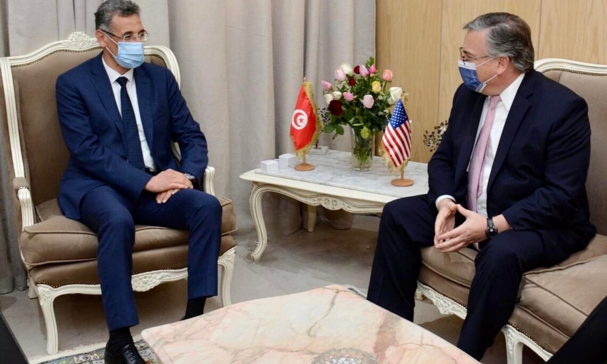 لقاء السفير دونالد بلوم بوزير الداخلية توفيق شرف الدين