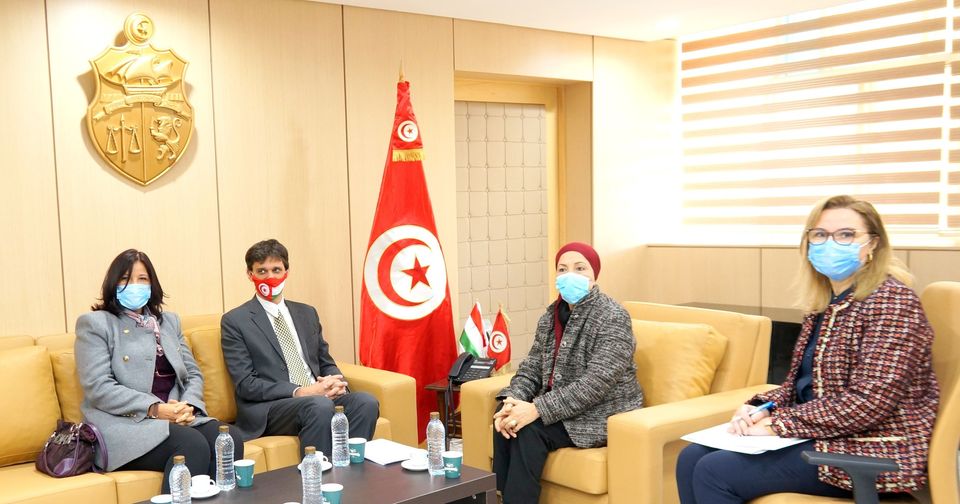 وزيرة العدل تلتقي سفير المجر بتونس تونس