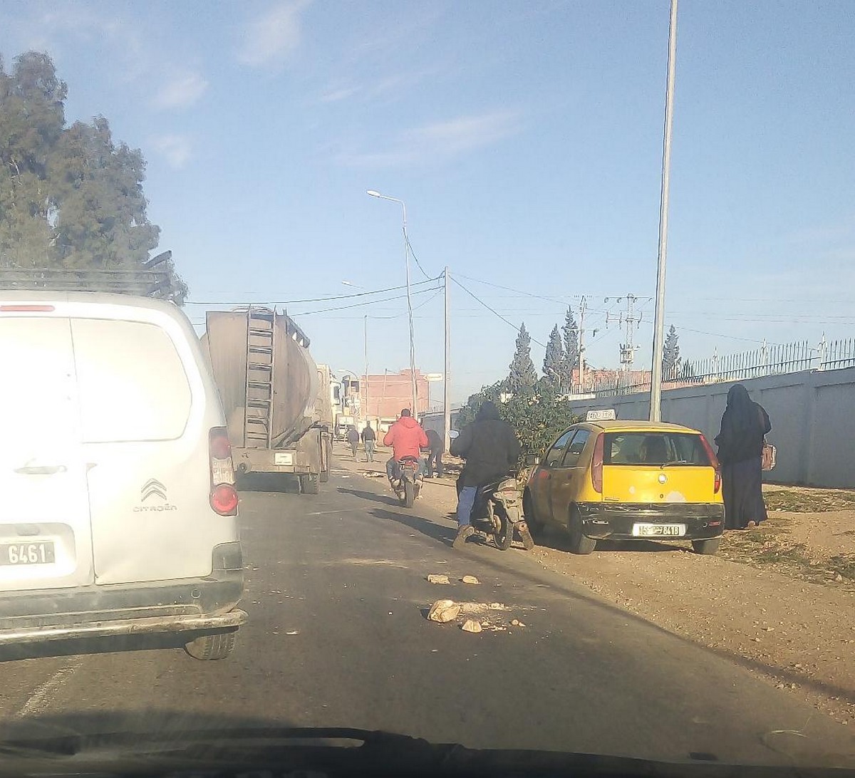 قطّاع طرق ما بعد الثورة : المواطن بين لامبالاة المسؤولين وعدم نضج المحتجين