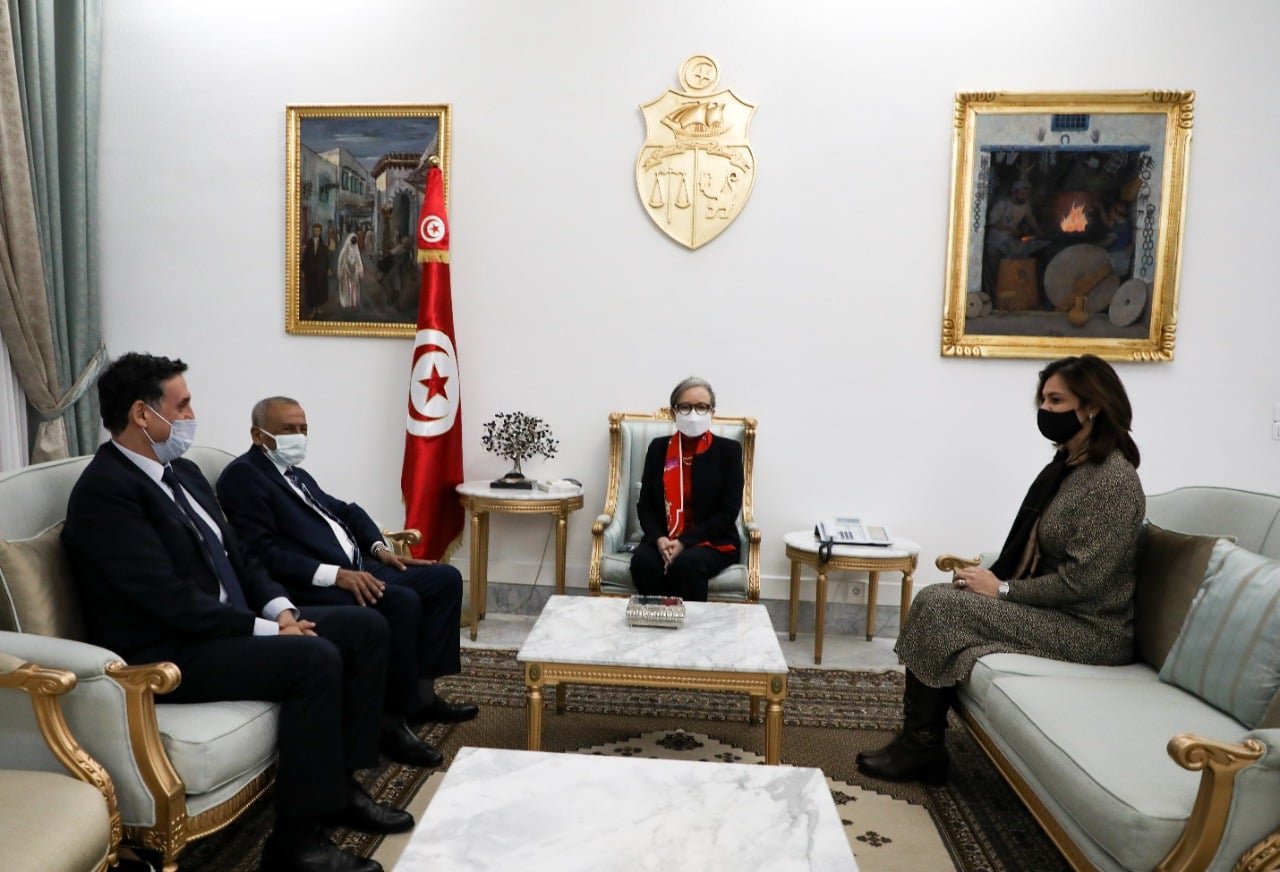 رئيسة الحكومة تستقبل وفدا عن الجمعية المهنية للبنوك والمؤسسات المالية التونسية
