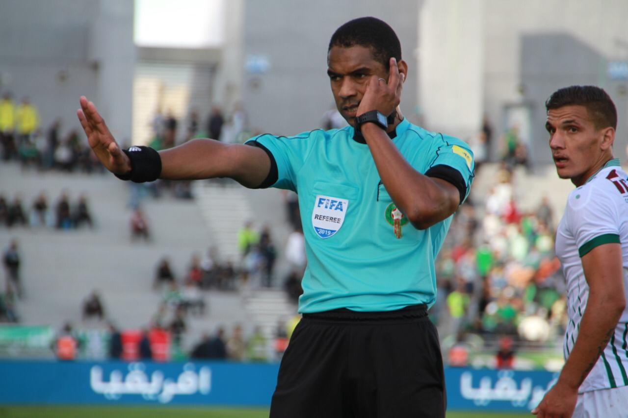 المغربي سمير كزاز  يدير لقاء  النادي الصفاقسي واهلي طرابلس