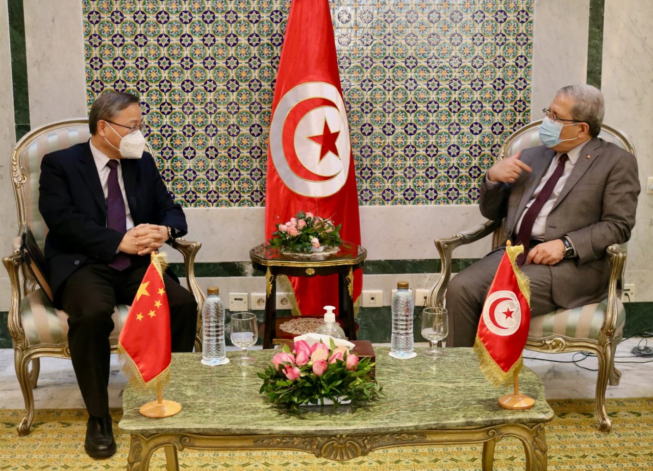 الجرندي يحث السفير الصيني على تشجيع شركات بلده على الاستثمار في تونس