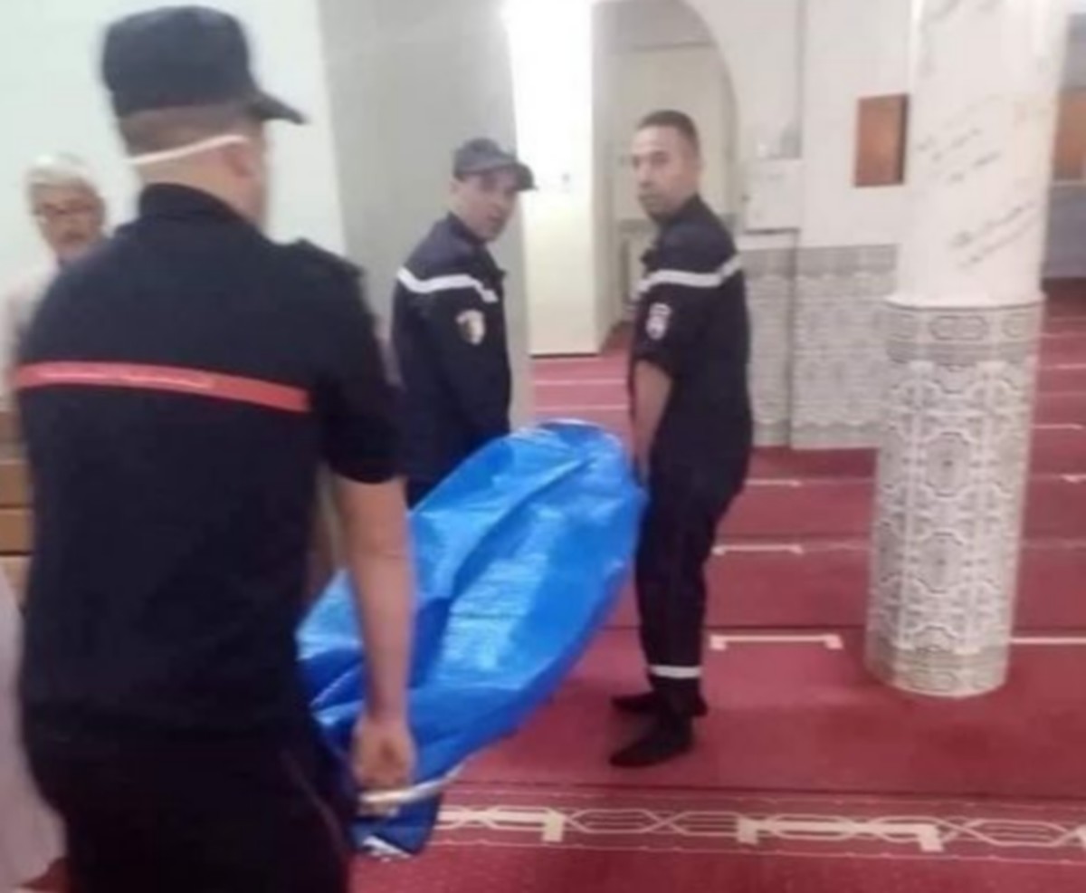 القيروان : توافيه  المنيّة  وهو ساجد في  المسجد