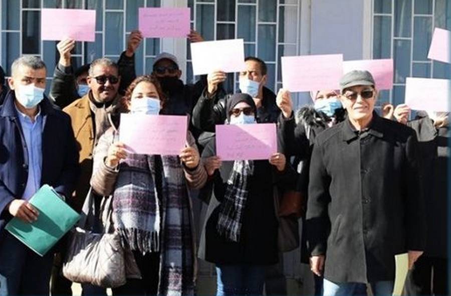 وقفة احتجاجية لأعوان المعهد الوطني للاحصاء أمام مقر الاتحاد
