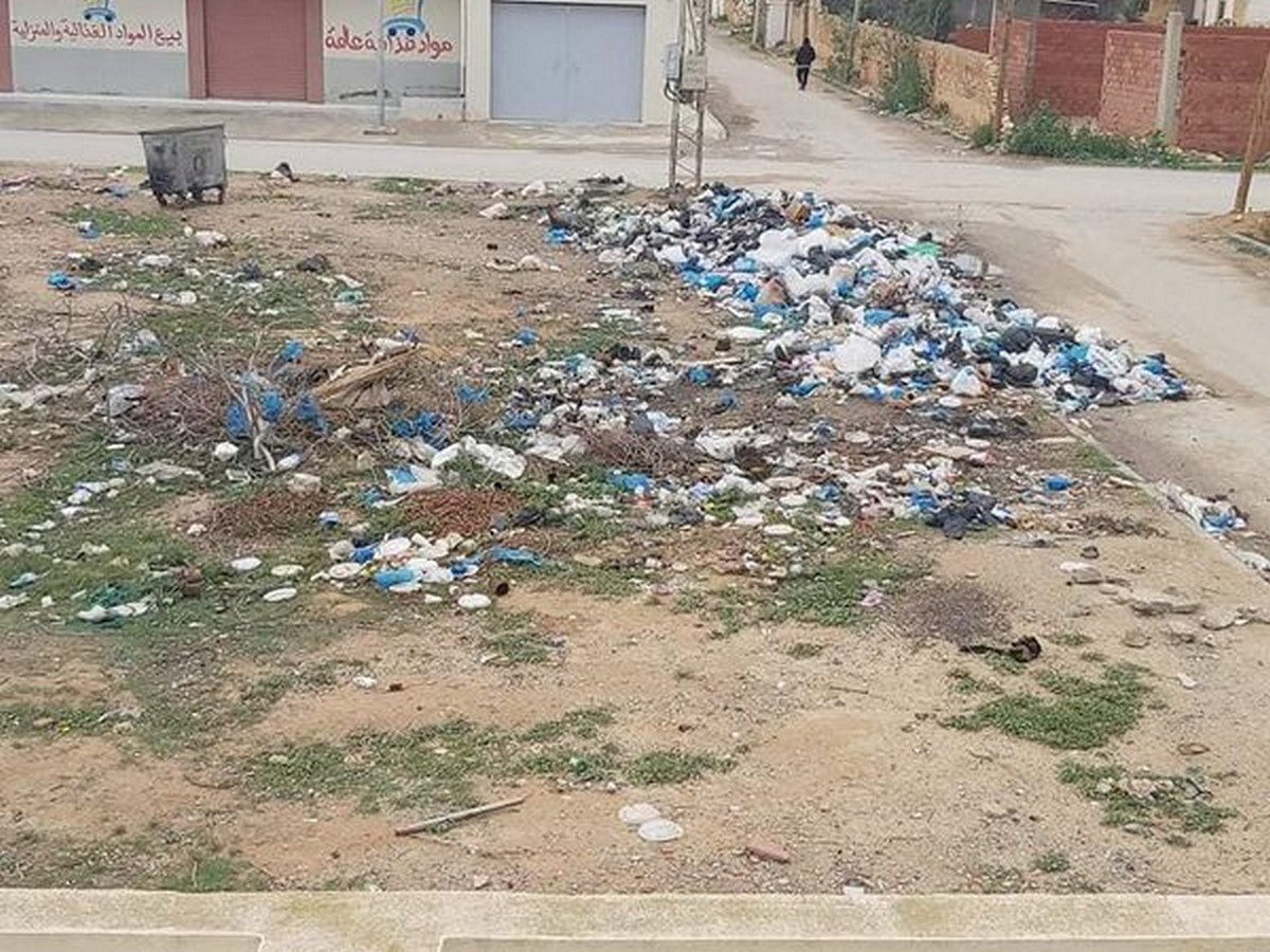 صفاقس:  تستقبل زوارها من المطار بالأوساخ  وسيارات الخردة على طُول الطريق