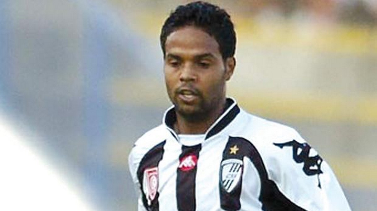 كريم  النفطي  يغادر  الاطار  الفني  للنادي  الرياضي  الصفاقسي