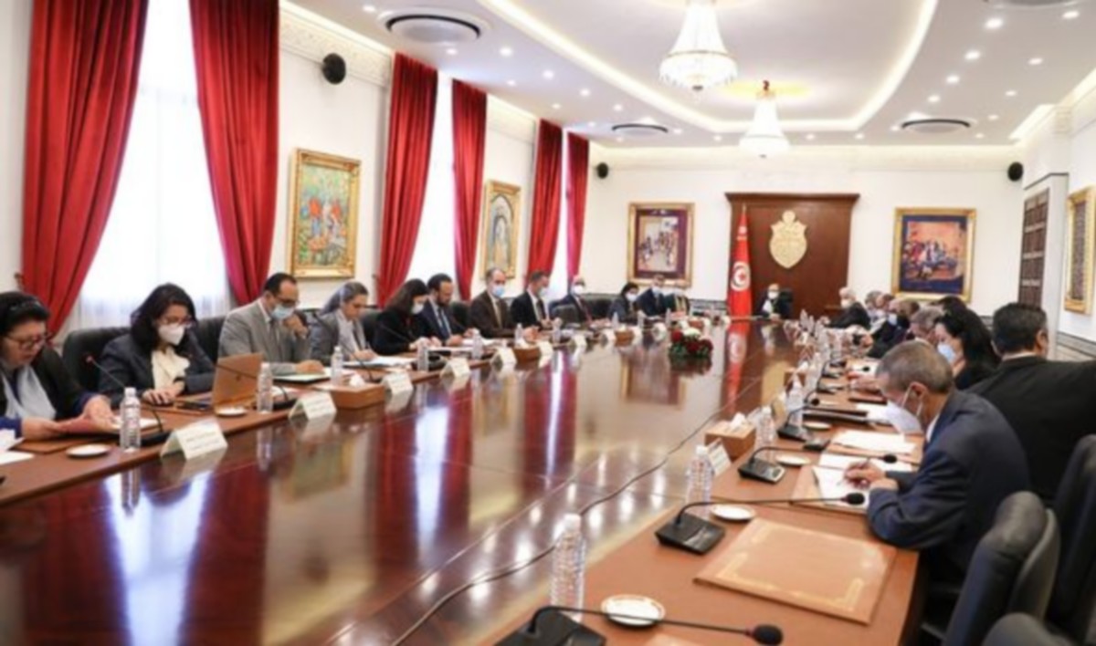 رئيسة الحكومة نجلاء بودن رمضان تشرف على اجتماع مجلس الوزراء