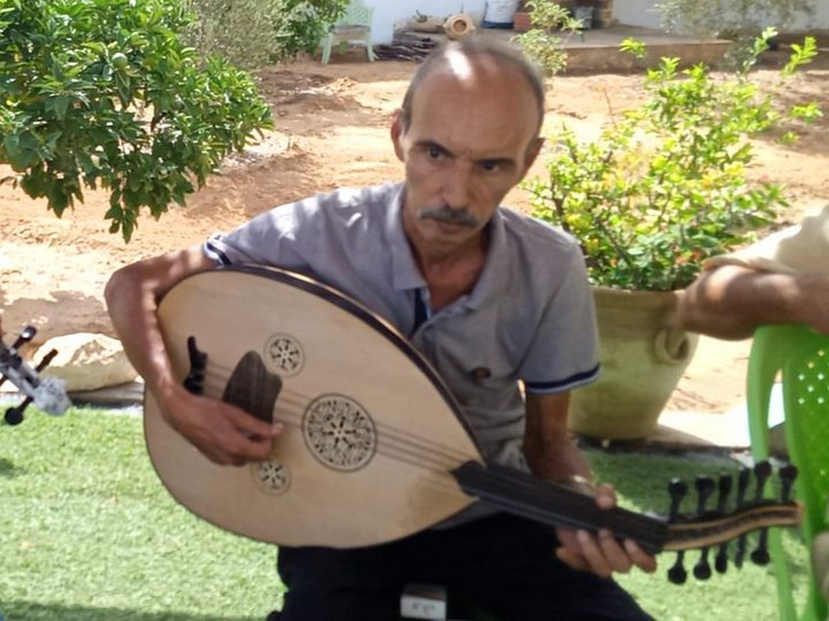 تمنياتنا  بالشفاء  العاجل للفنّان  الملحّن محمّد  العَوْد