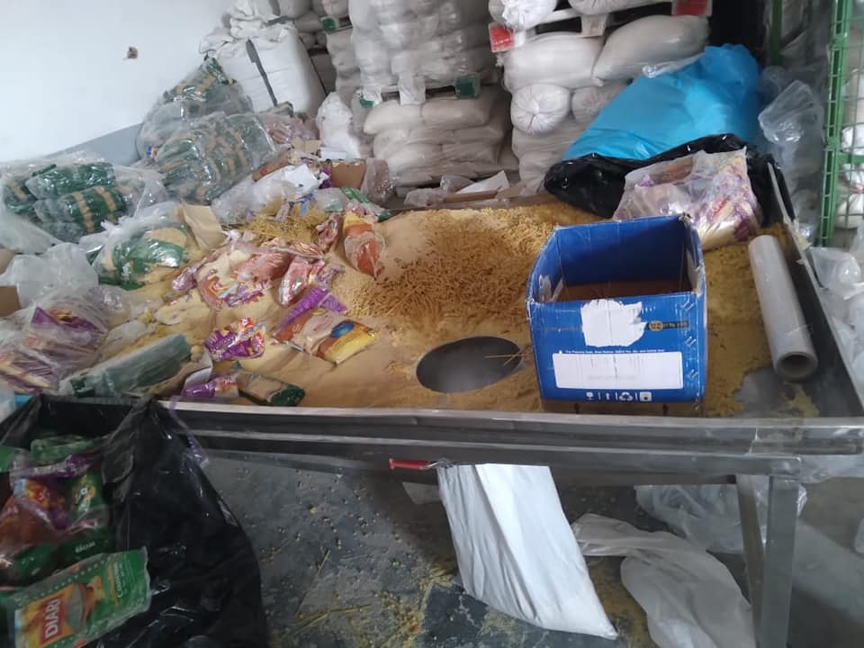 في صفاقس  مواد مُدعّمة يحرم منها المواطن وتذهب علفا للحيوانات أيُ أخلاق وأيُ إنسانية هذه!!!!