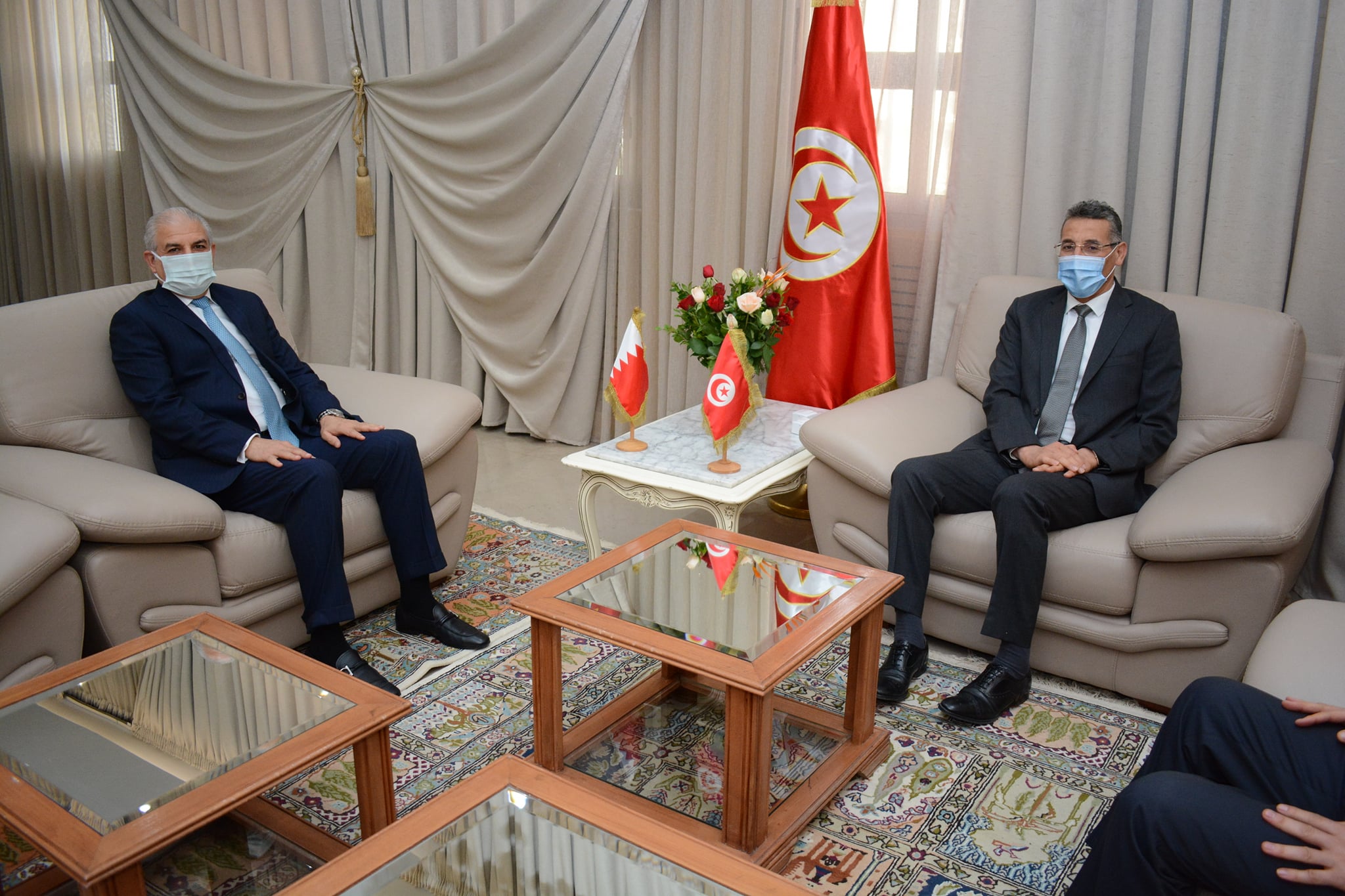 تكريس التعاون الثنائي في المجال الأمني محور لقاء وزير الداخلية بالسفير البحريني