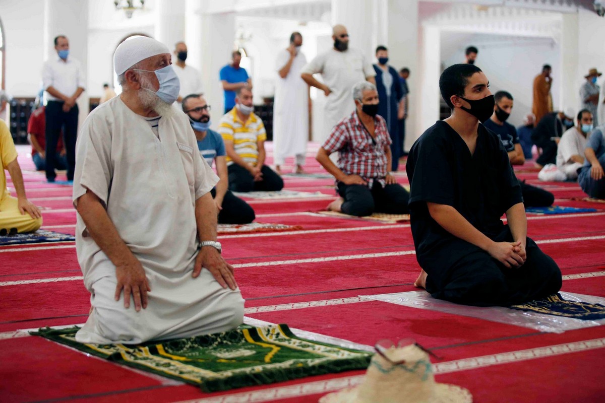صفاقس : استهتار تام في  صلاة التراويح بالبروتوكول الصحّي بتشجيع من  الائمّة ؟