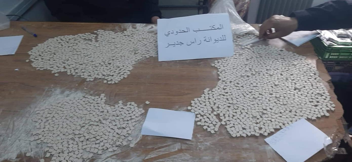 تفكيك شبكة لترويج المخدرات وحجز حبوب مخدرة بقيمة حوالي نصف مليار