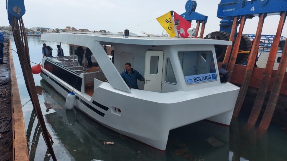 صفاقس: تعويم أول مركب بحري يعمل بالطاقة الشمسية