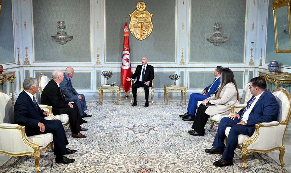 في اطارالحوارالوطني : قيس سعيد  يلتقي عددا من أعضاء المكتب التنفيذي للاتحاد التونسي للفلاحة والصيد البحري